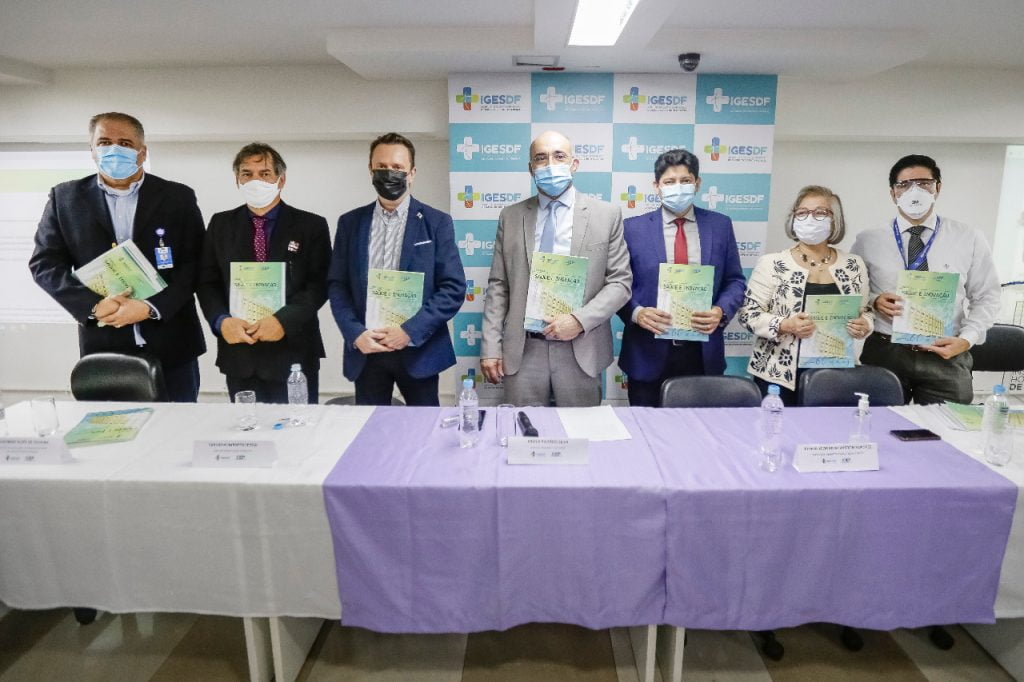 Evento de lançamento da revista Saúde e Inovação, em auditório do Hospital de Base