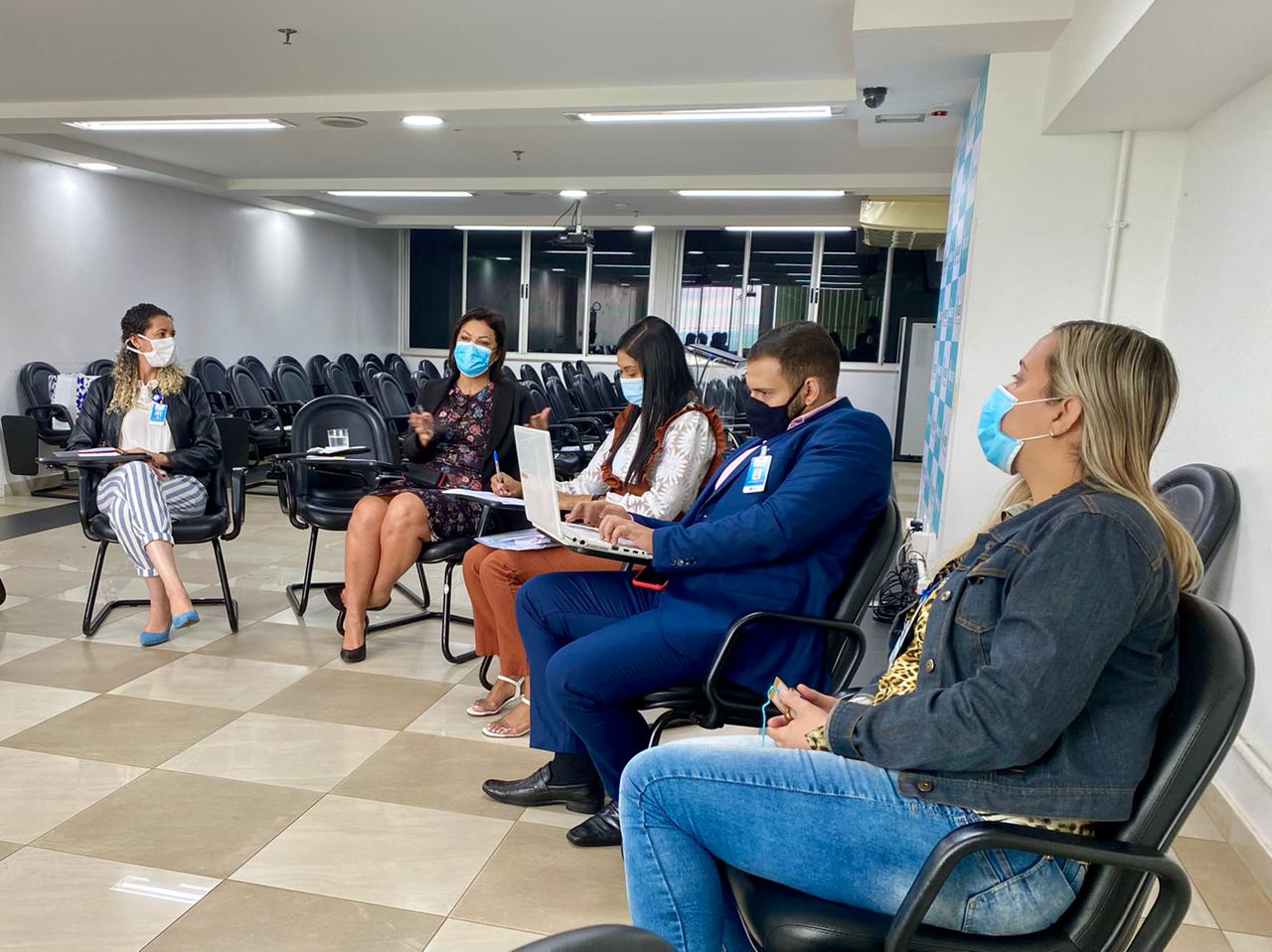 Roda de conversa no auditório do Hospital de Base