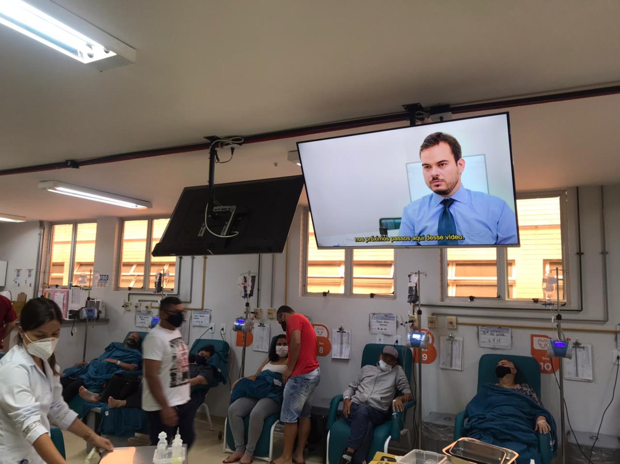 Vídeo está disponível nas televisões da sala de quimioterapia do Hospital de Base